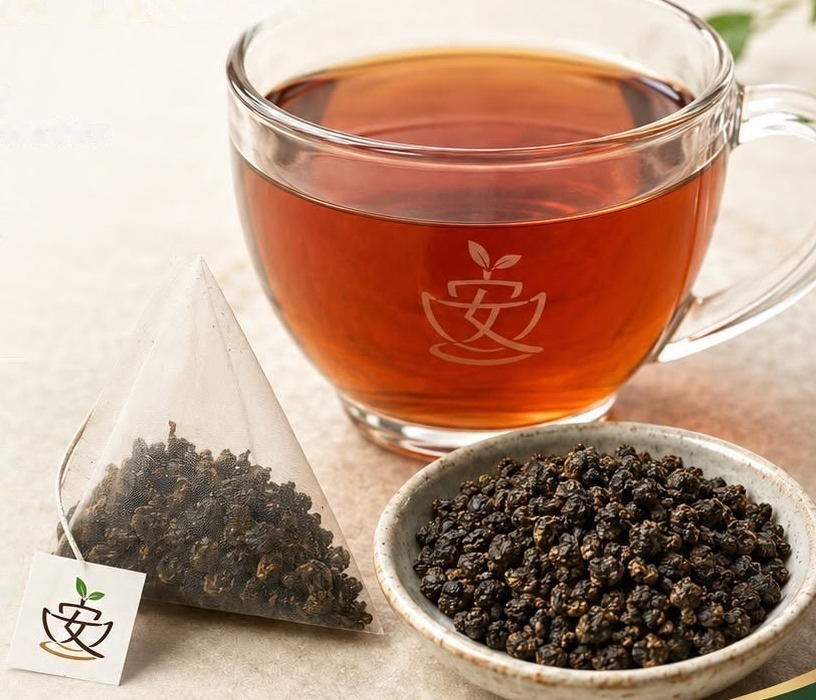 一杯安茶 GABA 茶——三角茶包、乾茶與沖泡好的茶湯